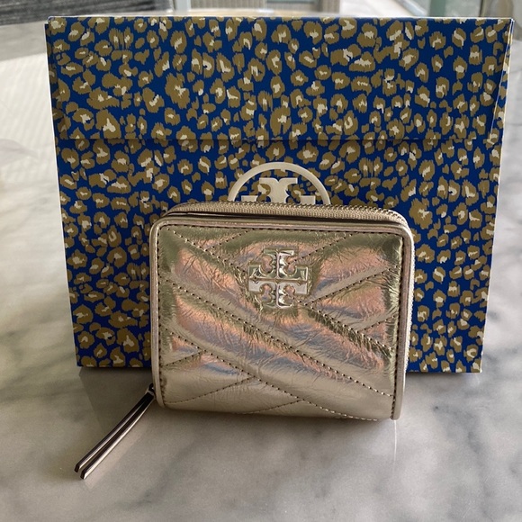 TORY BURCH Kira Chevron Metallic Bi-fold Wallet - Picture 4 of 8